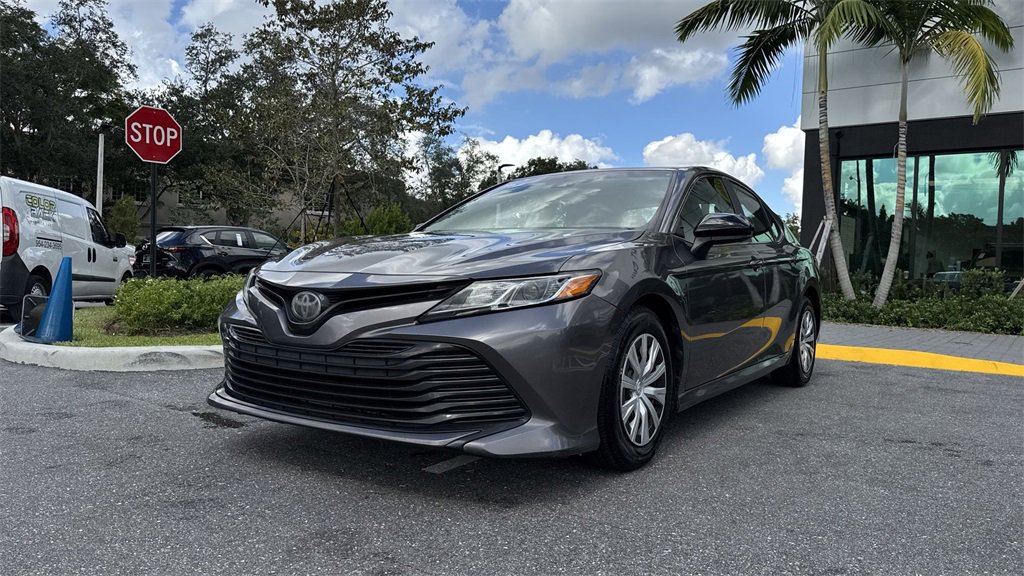 Used 2018 Toyota Camry L image 32