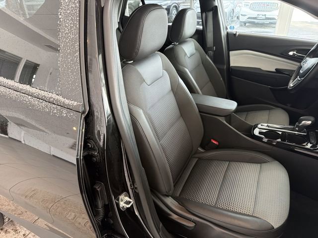 Certified 2025 Chevrolet Trax LT w/ LT Convenience Package image 18