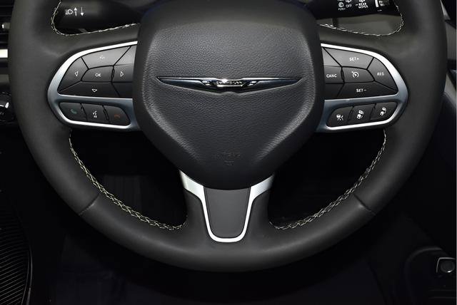 Used 2025 Chrysler Pacifica Select FWD image 23
