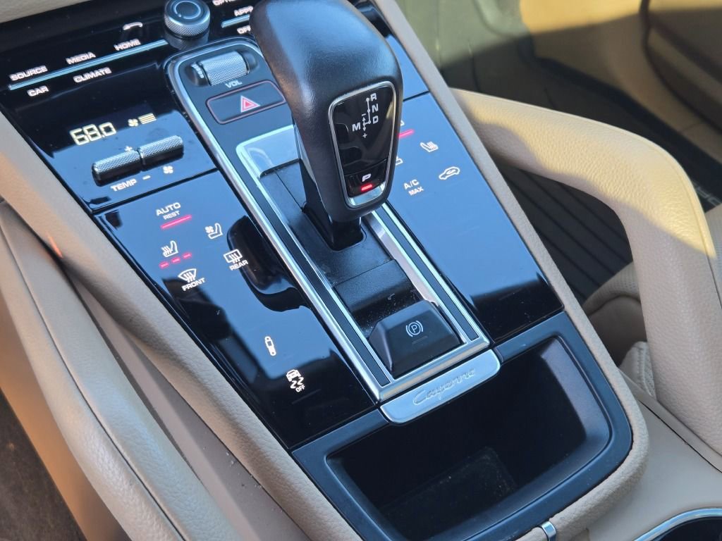 Certified 2023 Porsche Cayenne Platinum Edition image 24