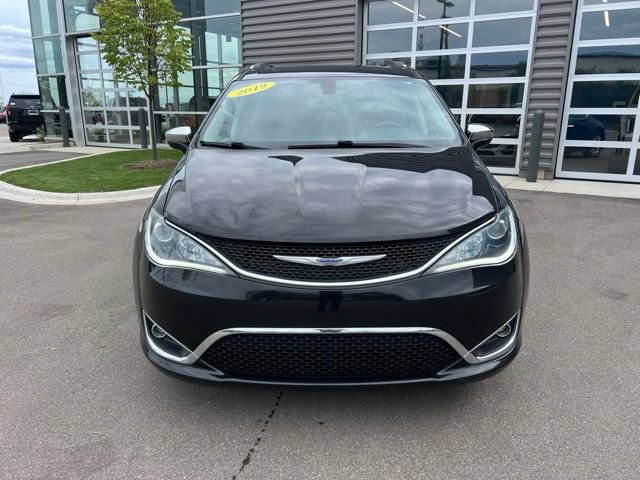 Used 2019 Chrysler Pacifica Limited FWD image 2