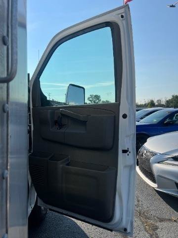 Used 2021 Chevrolet Express 4500 Extended w/ Power Convenience Package RWD image 18