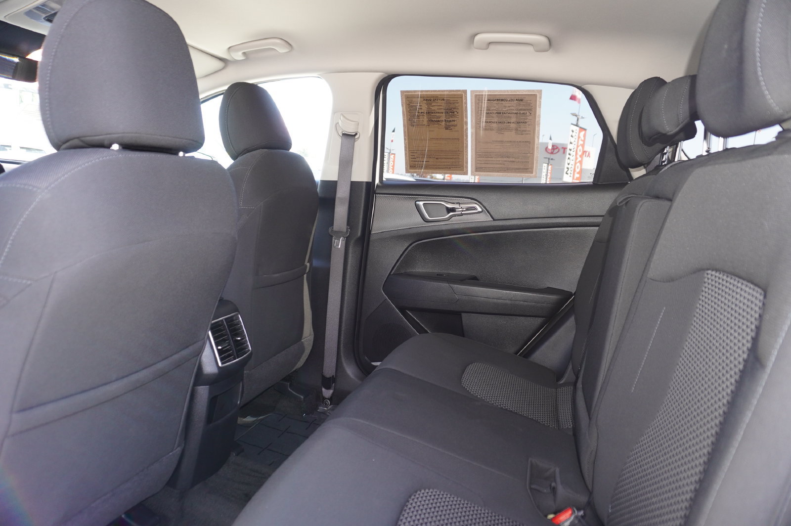 Used 2023 Kia Sportage LX AWD/4WD image 11