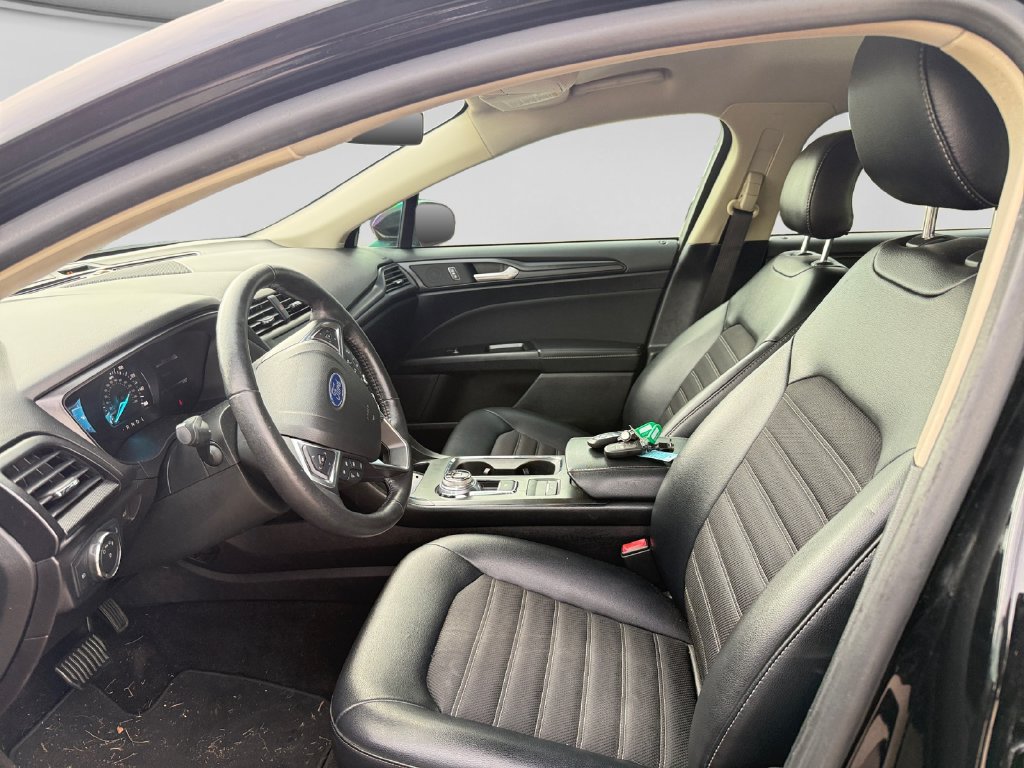 Used 2018 Ford Fusion SE w/ Equipment Group 201A FWD image 18