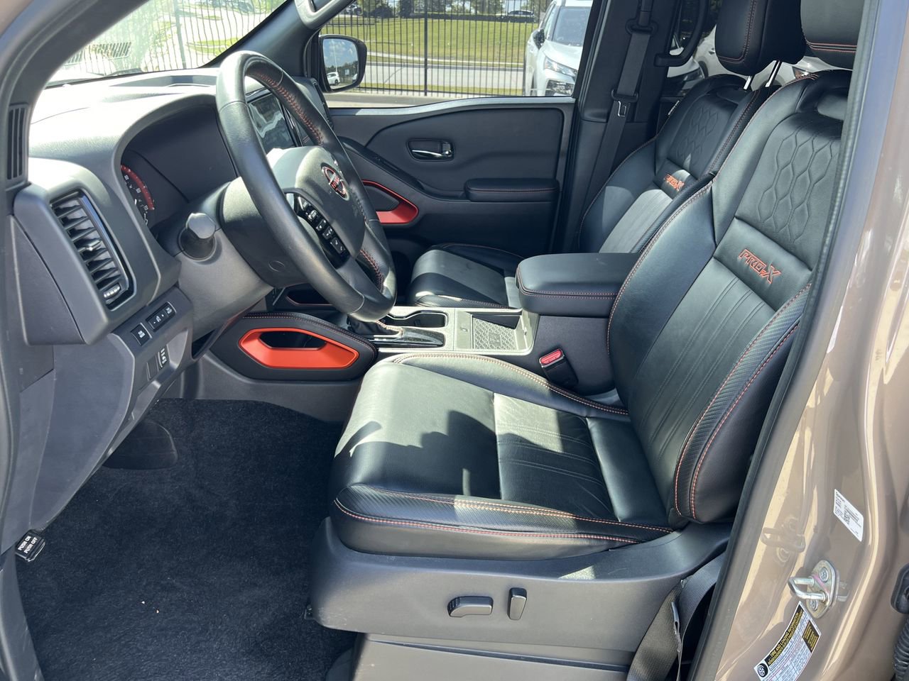 Used 2023 Nissan Frontier Pro-X w/ Pro-X Premium Package image 9