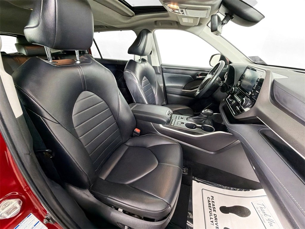 Used 2022 Toyota Highlander XLE image 27