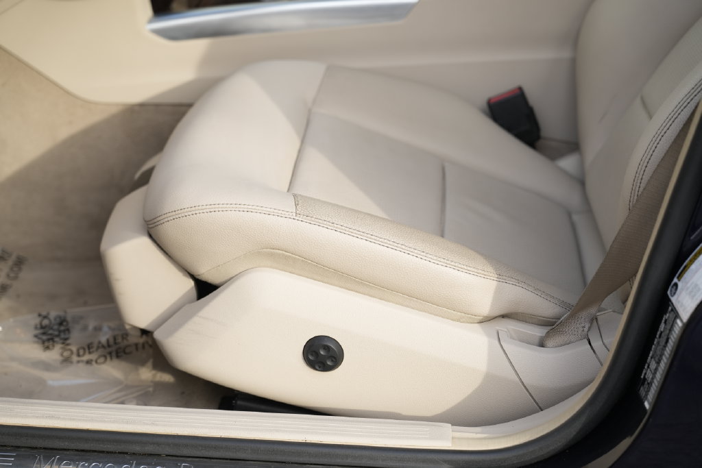 Used 2016 Mercedes-Benz E 350 4MATIC Sedan image 19