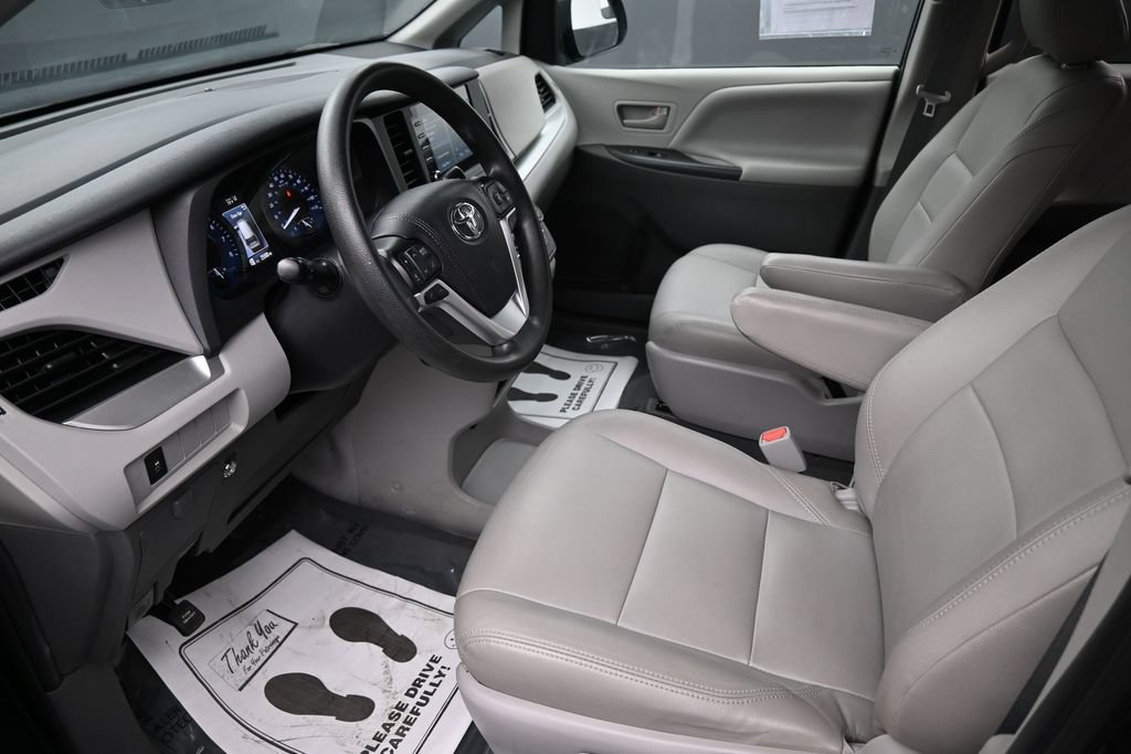 Used 2020 Toyota Sienna L FWD image 24