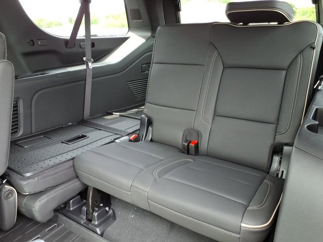 New 2026 Chevrolet Suburban Premier w/ Sun And Tow Package AWD/4WD image 11