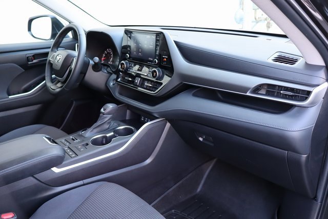 Used 2022 Toyota Highlander LE image 35