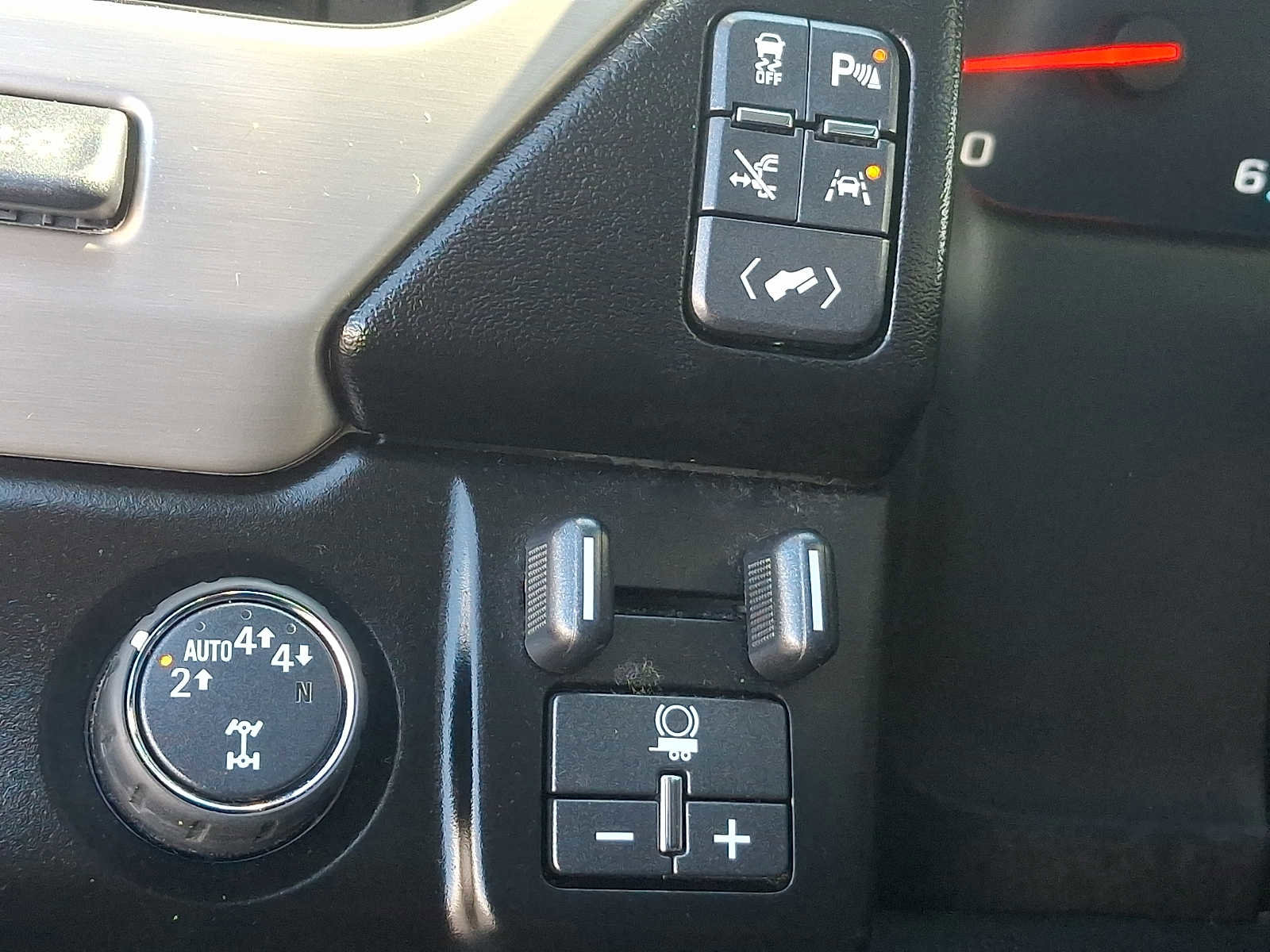 Used 2020 GMC Yukon XL Denali w/ Denali Premium Package image 28