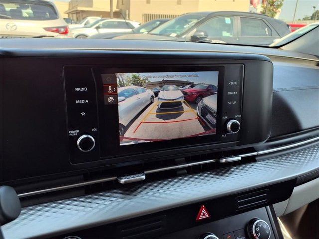 Used 2024 Kia Carnival LX image 19