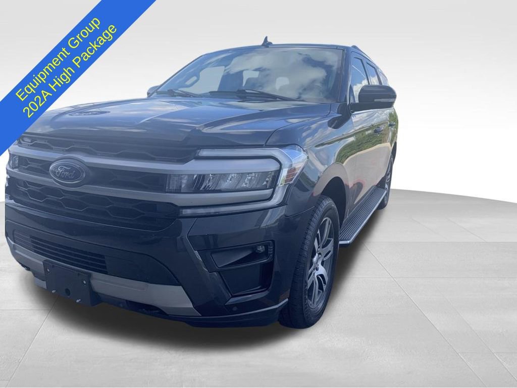 Used 2022 Ford Expedition XLT AWD/4WD image 3