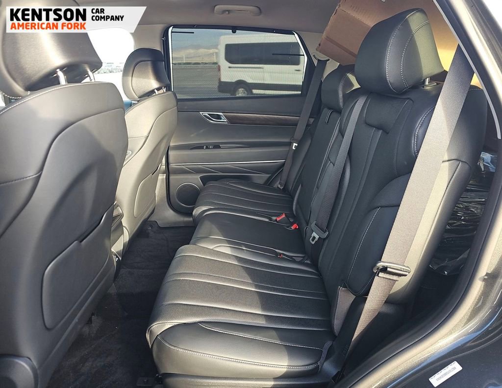 Used 2025 Genesis GV80 2.5T Select image 16