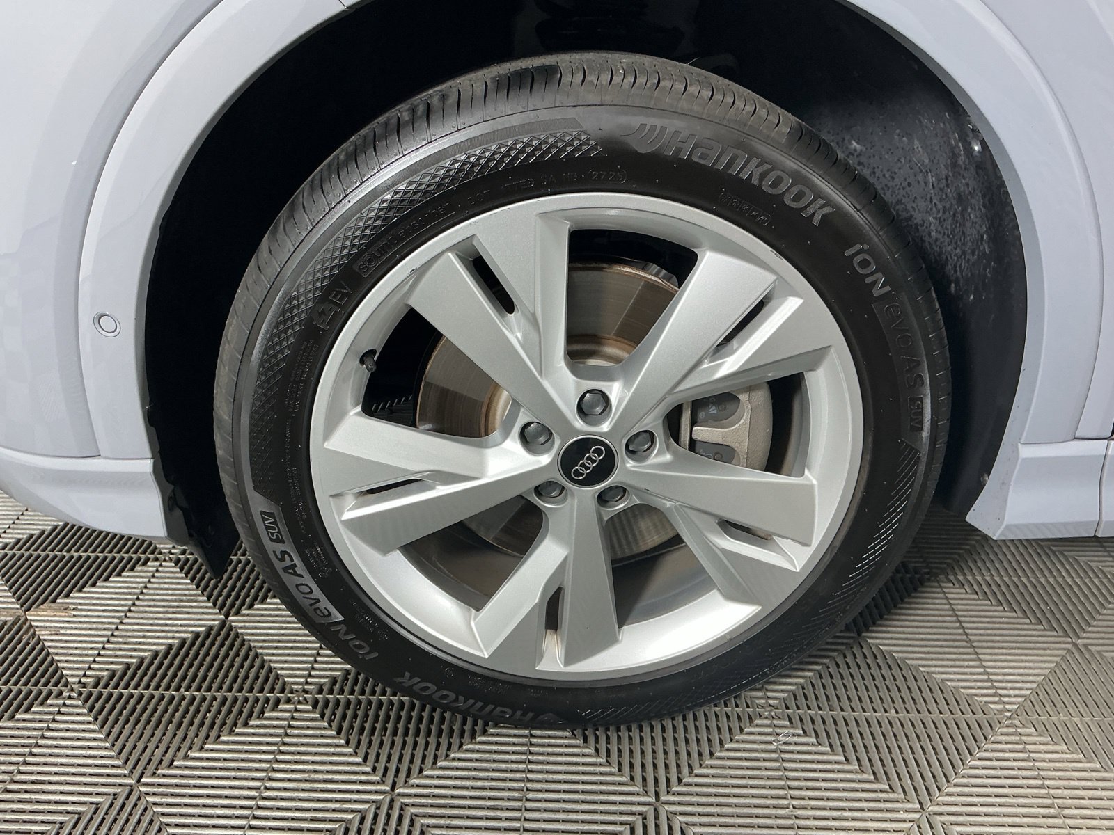 Used 2023 Audi Q4 e-tron Prestige w/ 20" Wheel Package AWD/4WD image 5