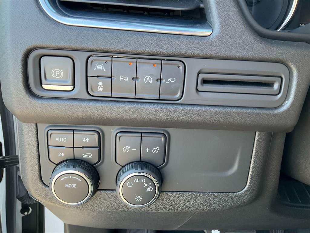 Used 2021 Chevrolet Tahoe RST w/ Luxury Package image 11