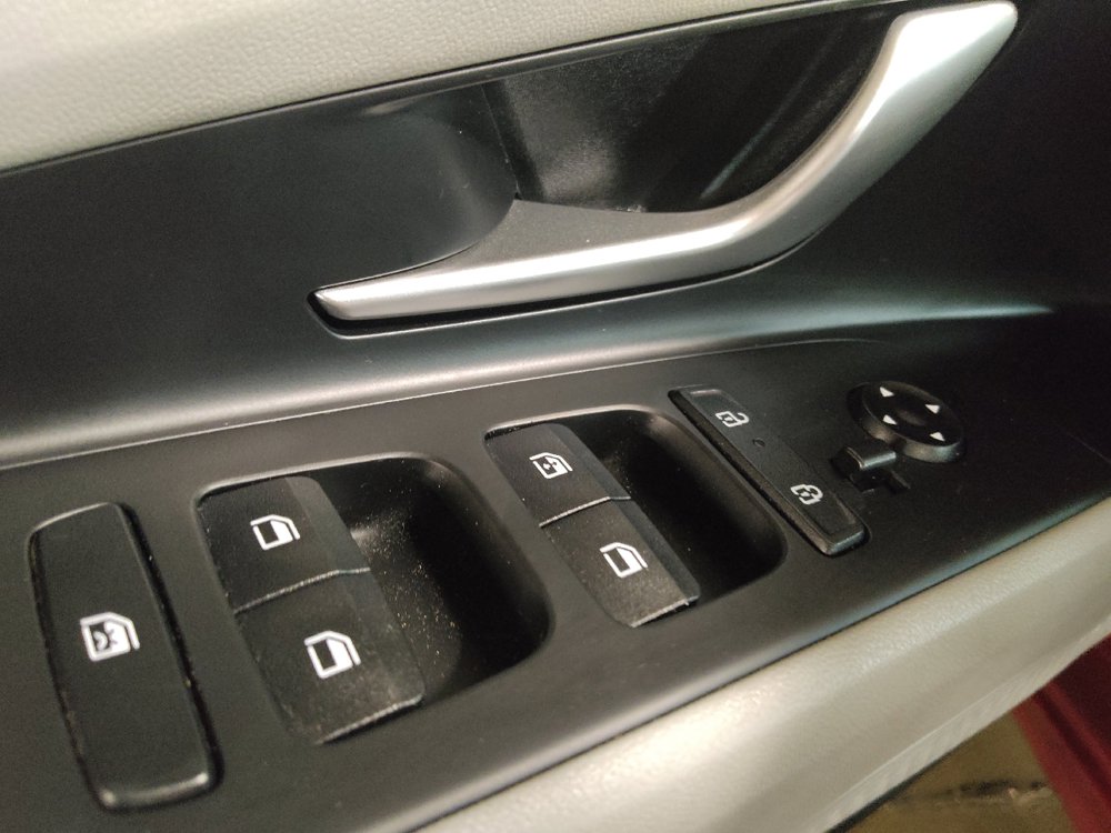 Used 2025 Hyundai Elantra Limited FWD image 27