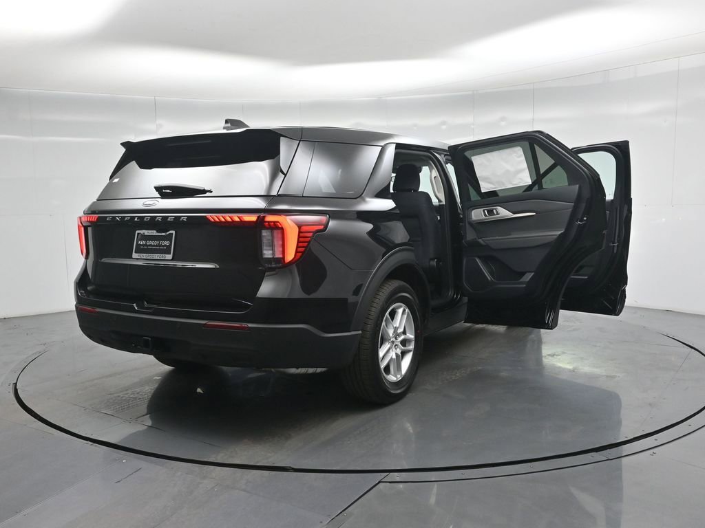 New 2026 Ford Explorer Active image 5
