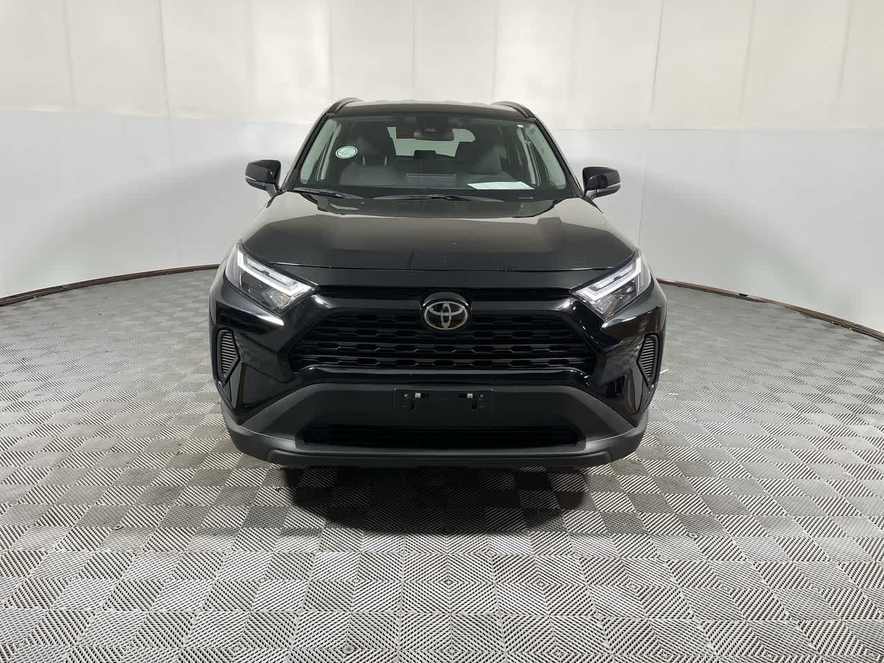 Used 2025 Toyota RAV4 XLE FWD image 3