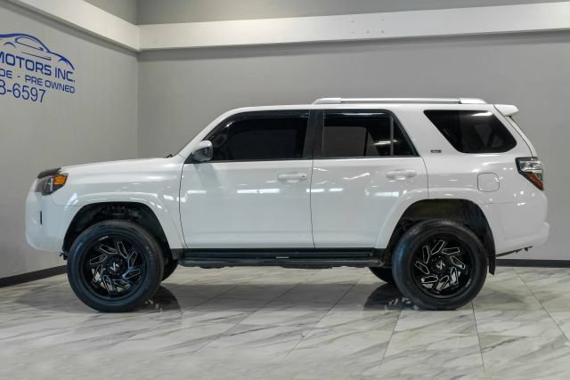 Used 2017 Toyota 4Runner SR5 RWD image 16