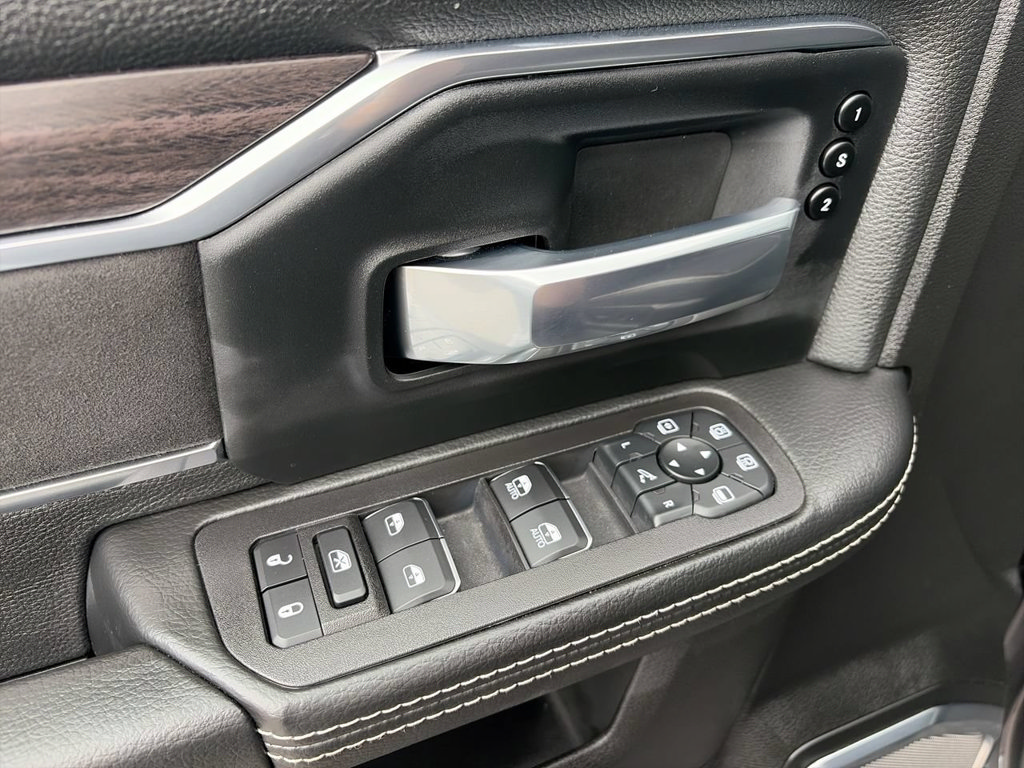 Used 2025 RAM 3500 Laramie AWD/4WD image 19