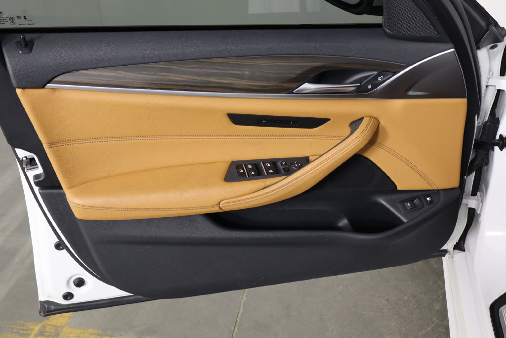 Used 2023 BMW 530e w/ M Sport Package RWD image 19