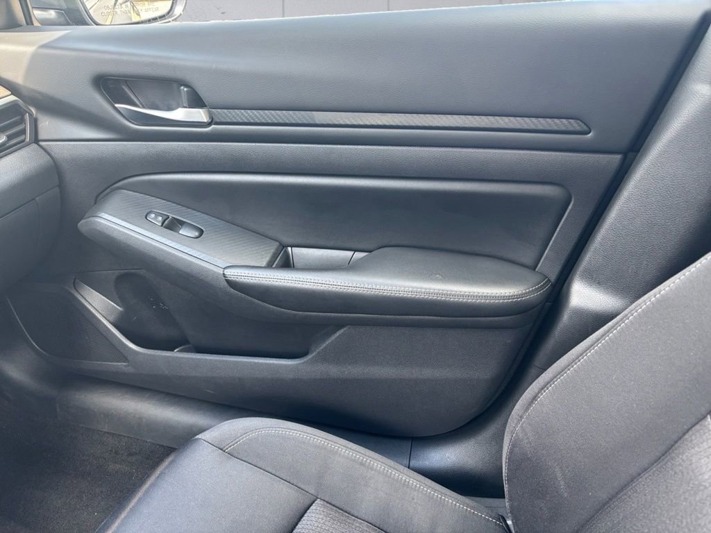 Used 2024 Nissan Altima 2.5 SV w/ SV Premium Package AWD/4WD image 16
