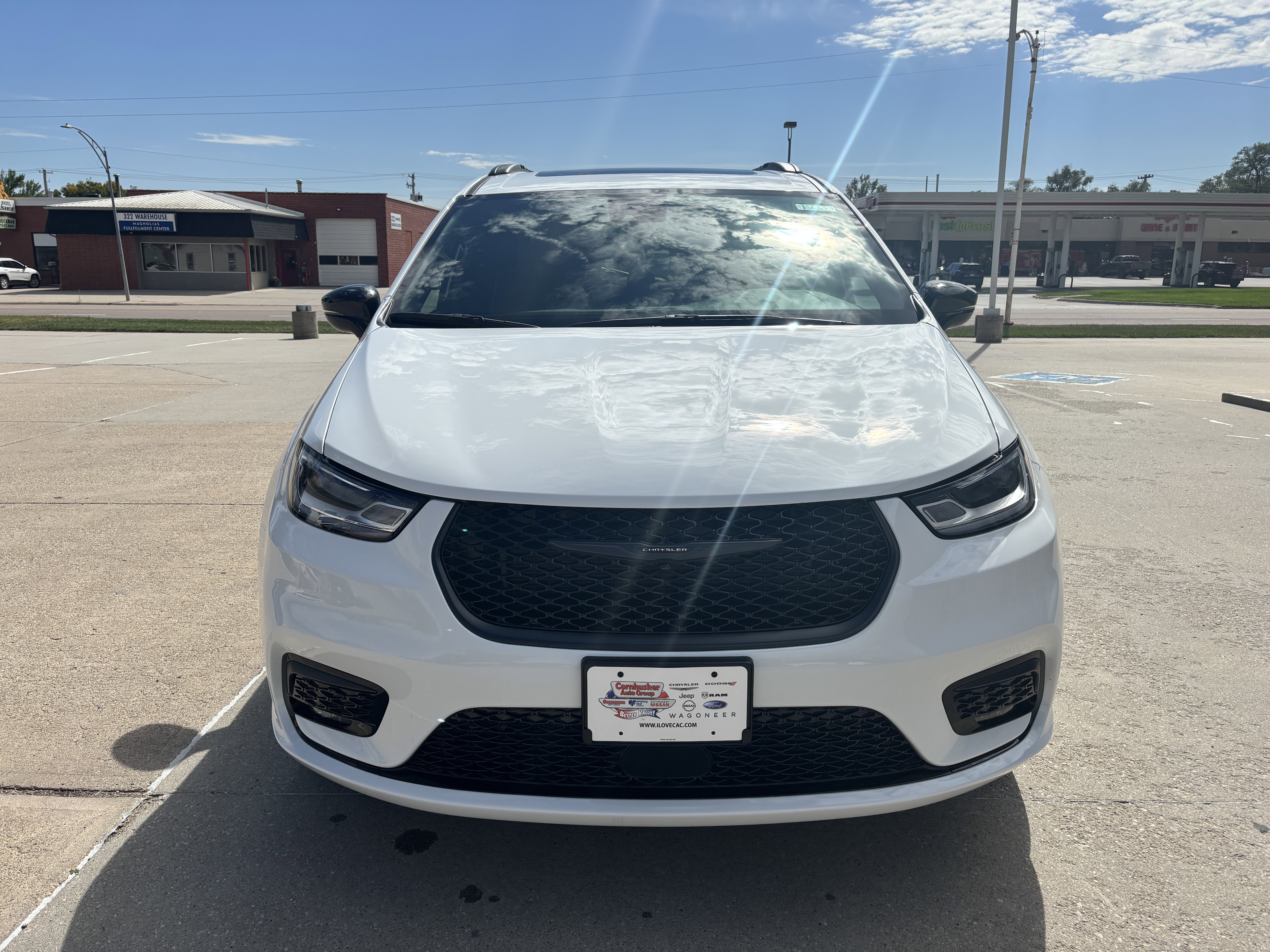 New 2026 Chrysler Pacifica Limited w/ S Appearance Package image 3