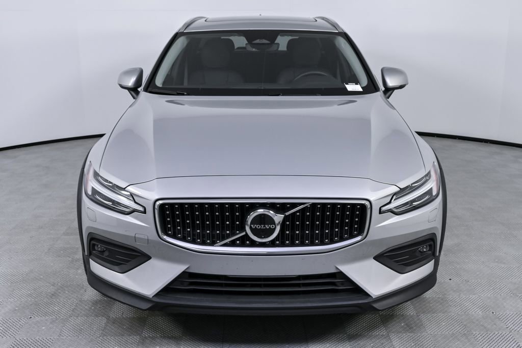 Certified 2025 Volvo V60 B5 Cross Country Plus image 36