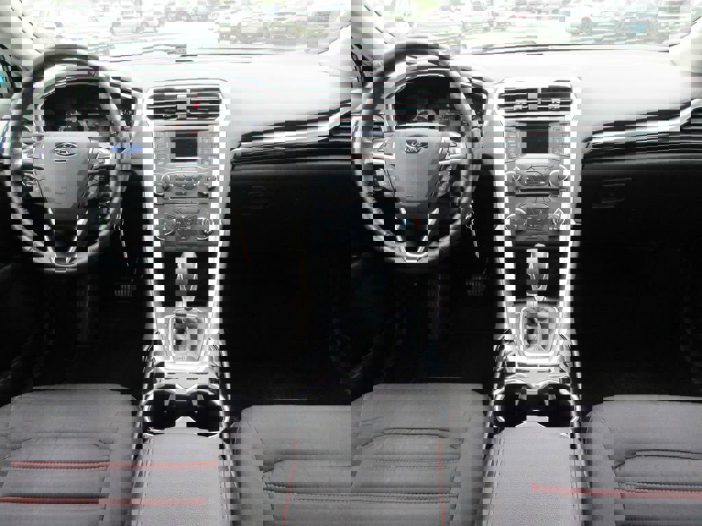 Used 2016 Ford Fusion SE w/ Equipment Group 201A image 15