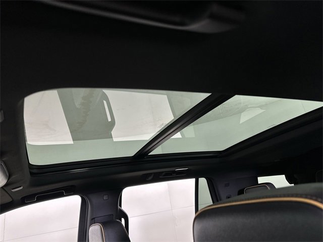 Used 2024 GMC Yukon AT4 w/ Technology Package image 19