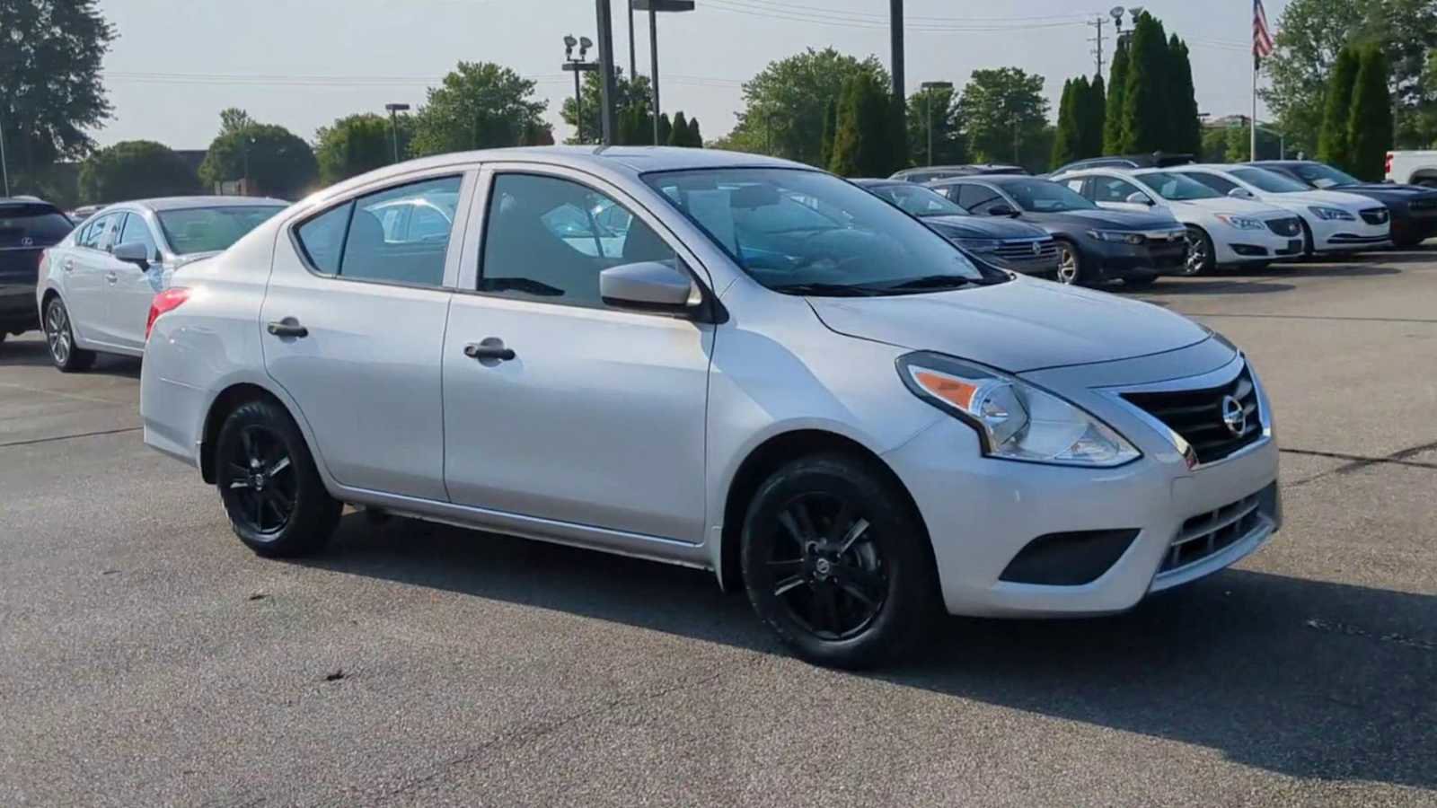 Used 2019 Nissan Versa S Plus image 2