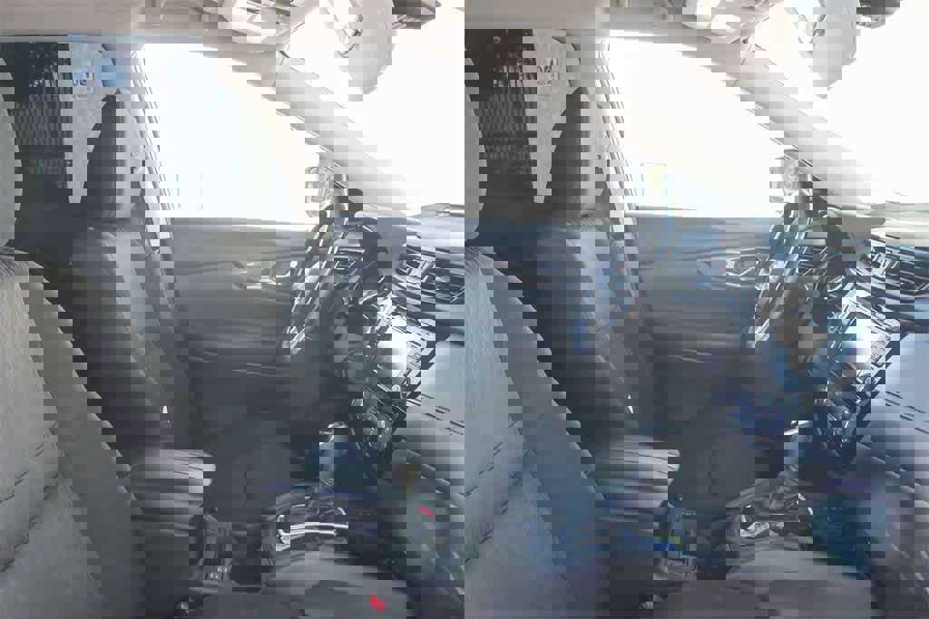 Used 2020 Nissan Rogue SV w/ Premium Package image 14