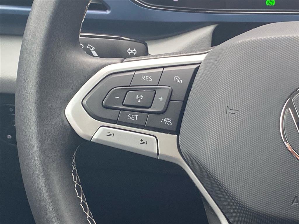 Used 2023 Volkswagen Taos SE w/ Panoramic Sunroof Package image 7