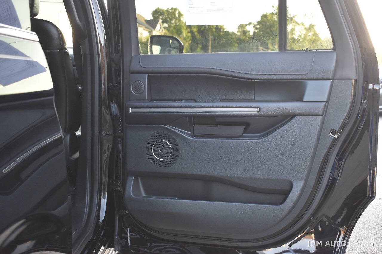Used 2018 Ford Expedition Max XLT AWD/4WD image 9
