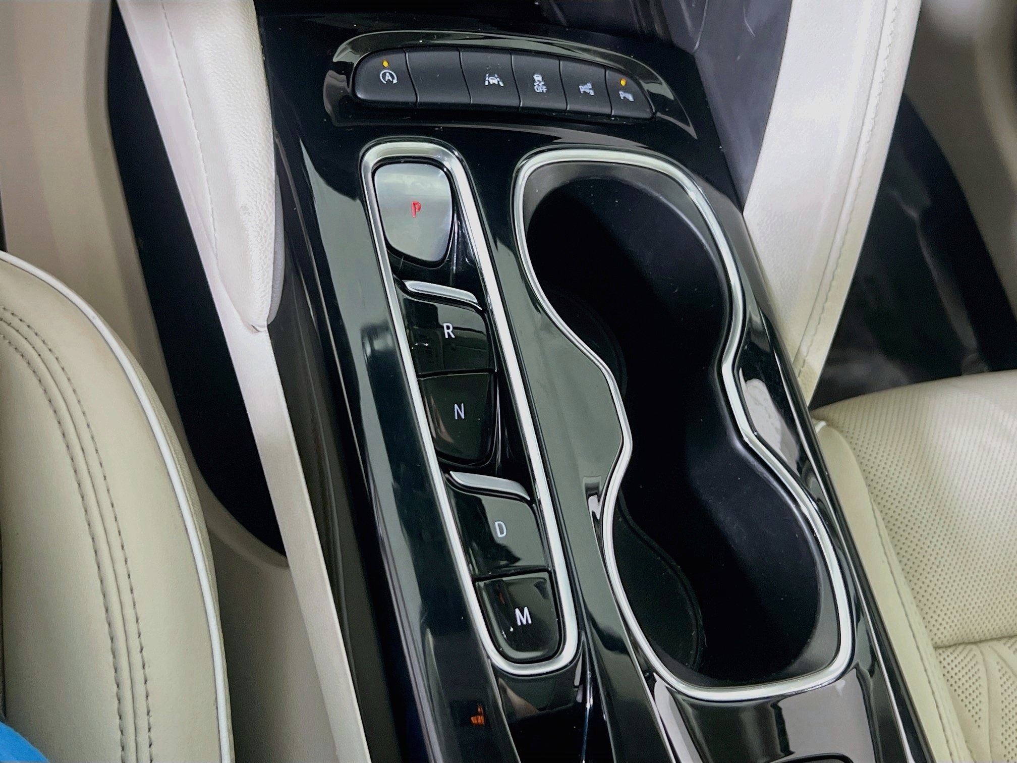 Used 2022 Buick Envision Avenir w/ Technology Package II FWD image 17
