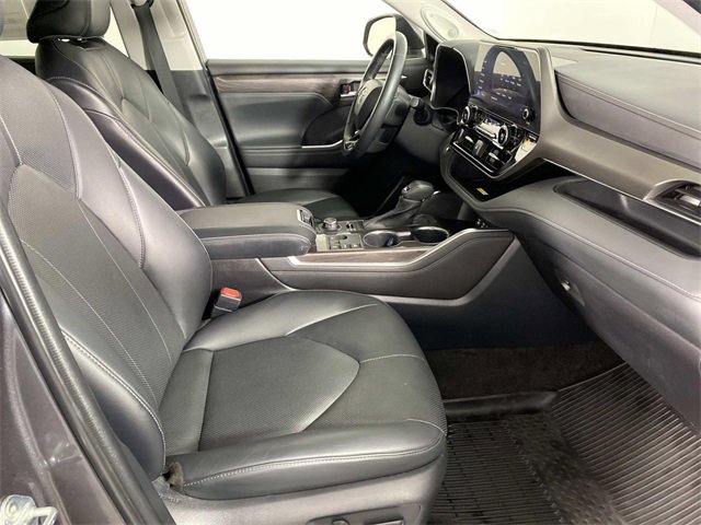 Used 2023 Toyota Highlander Limited image 11