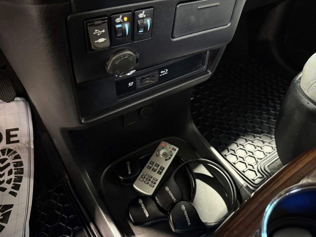 Used 2017 Toyota Sienna Limited AWD/4WD image 35