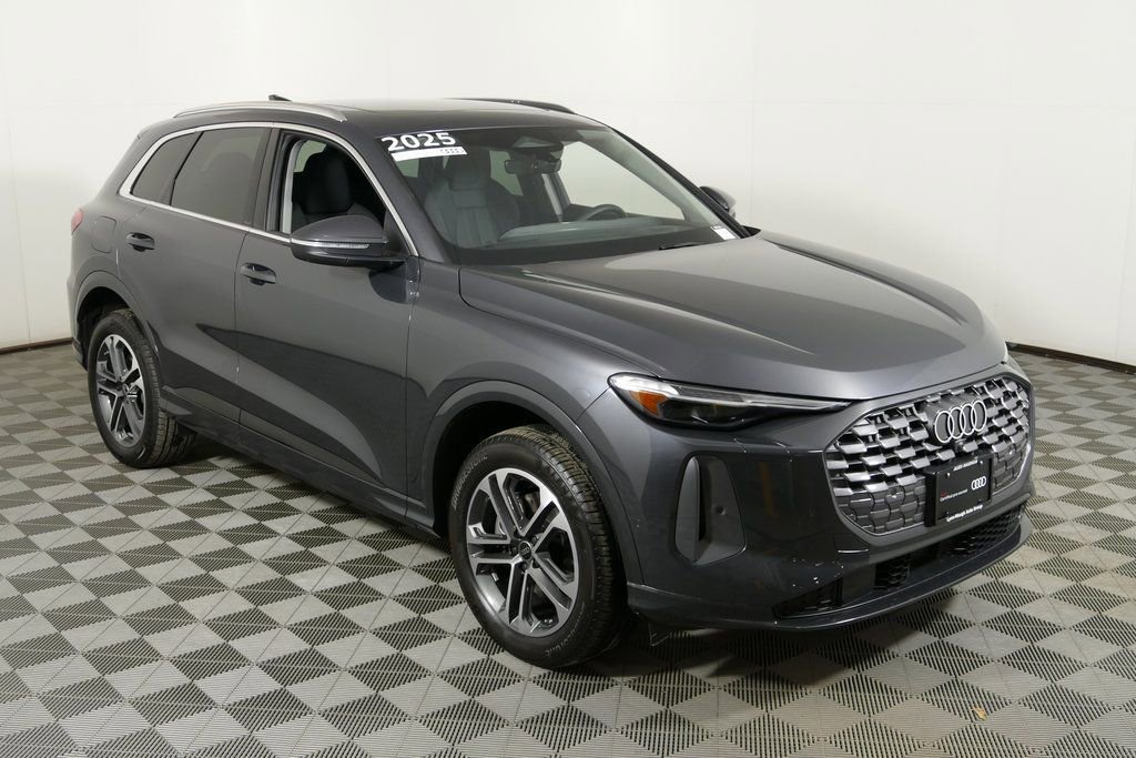 Certified 2025 Audi Q5 Premium Plus w/ Premium Plus image 1