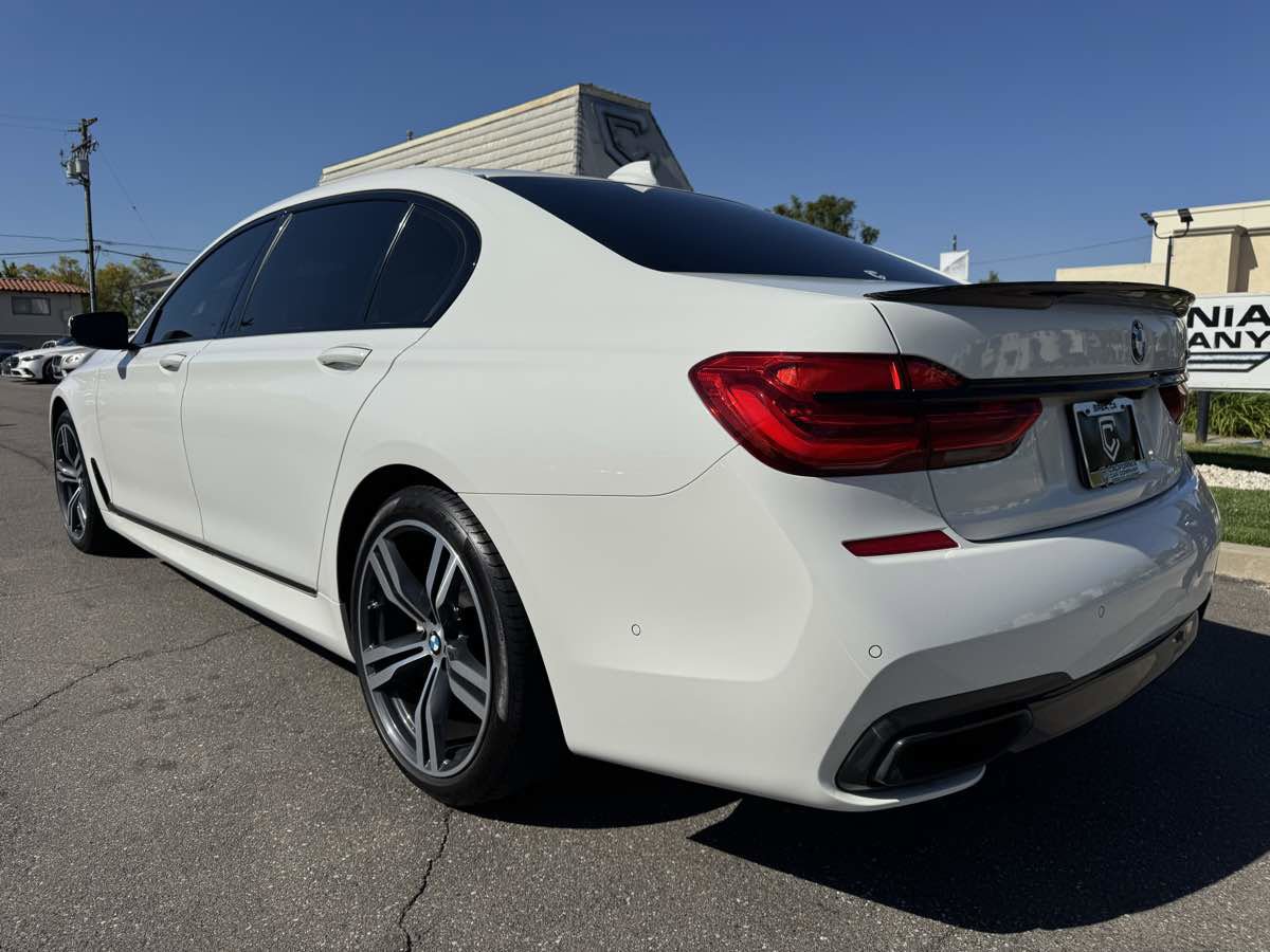 Used 2018 BMW 740i image 4