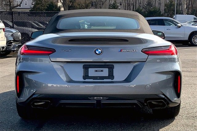 Used 2024 BMW Z4 M40i w/ Premium Package image 3