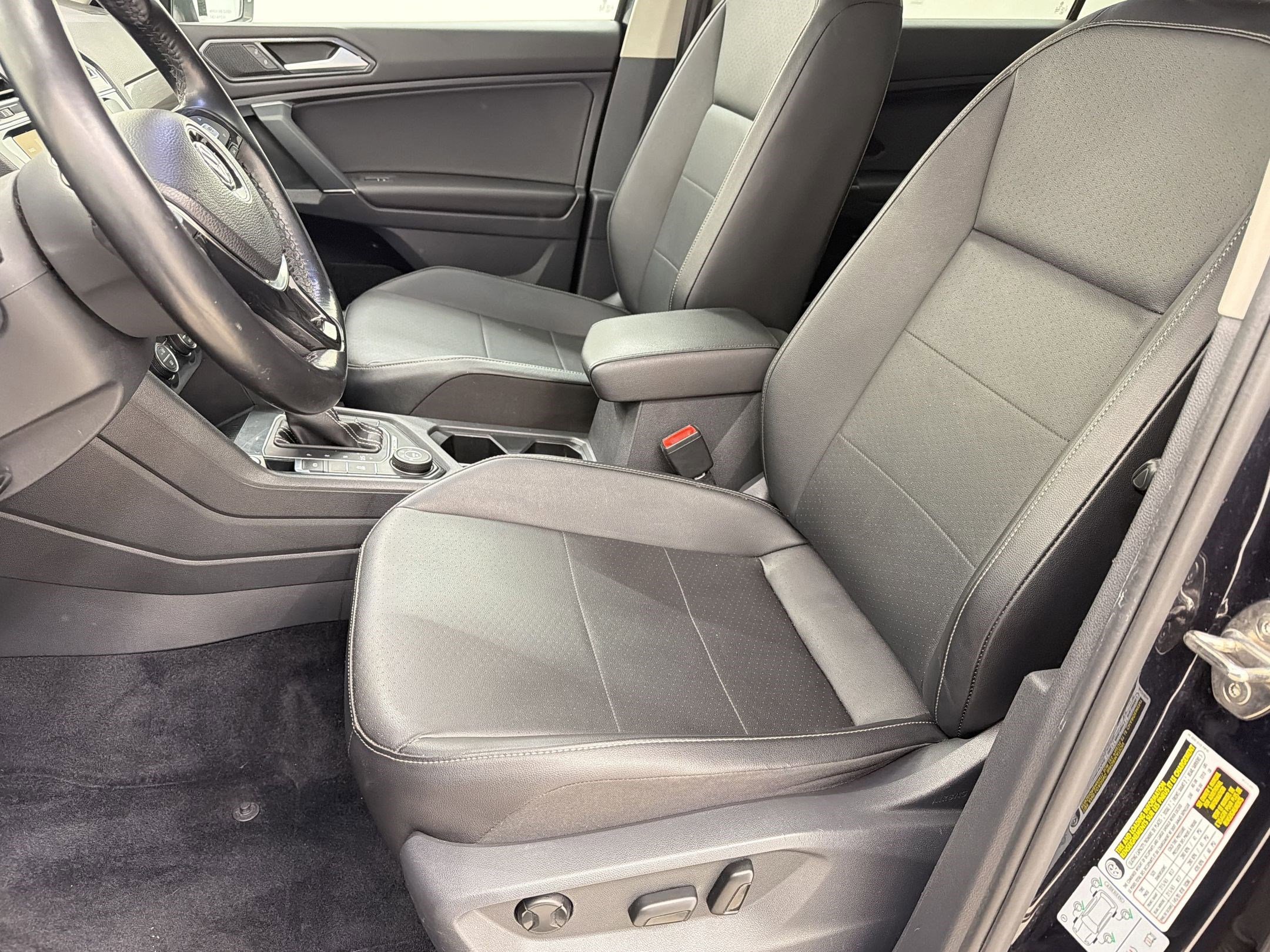 Used 2018 Volkswagen Tiguan SE w/ Panoramic Sunroof Package image 5