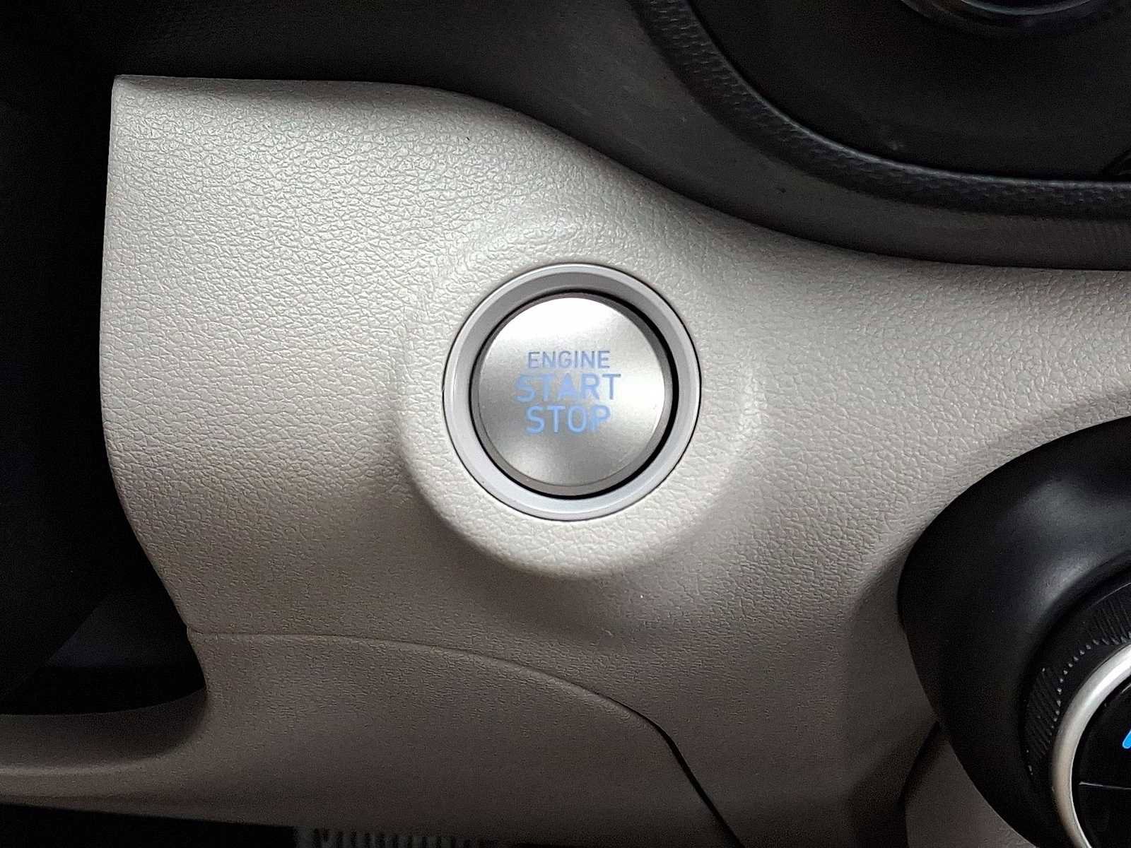 Used 2025 Hyundai Venue SEL image 22