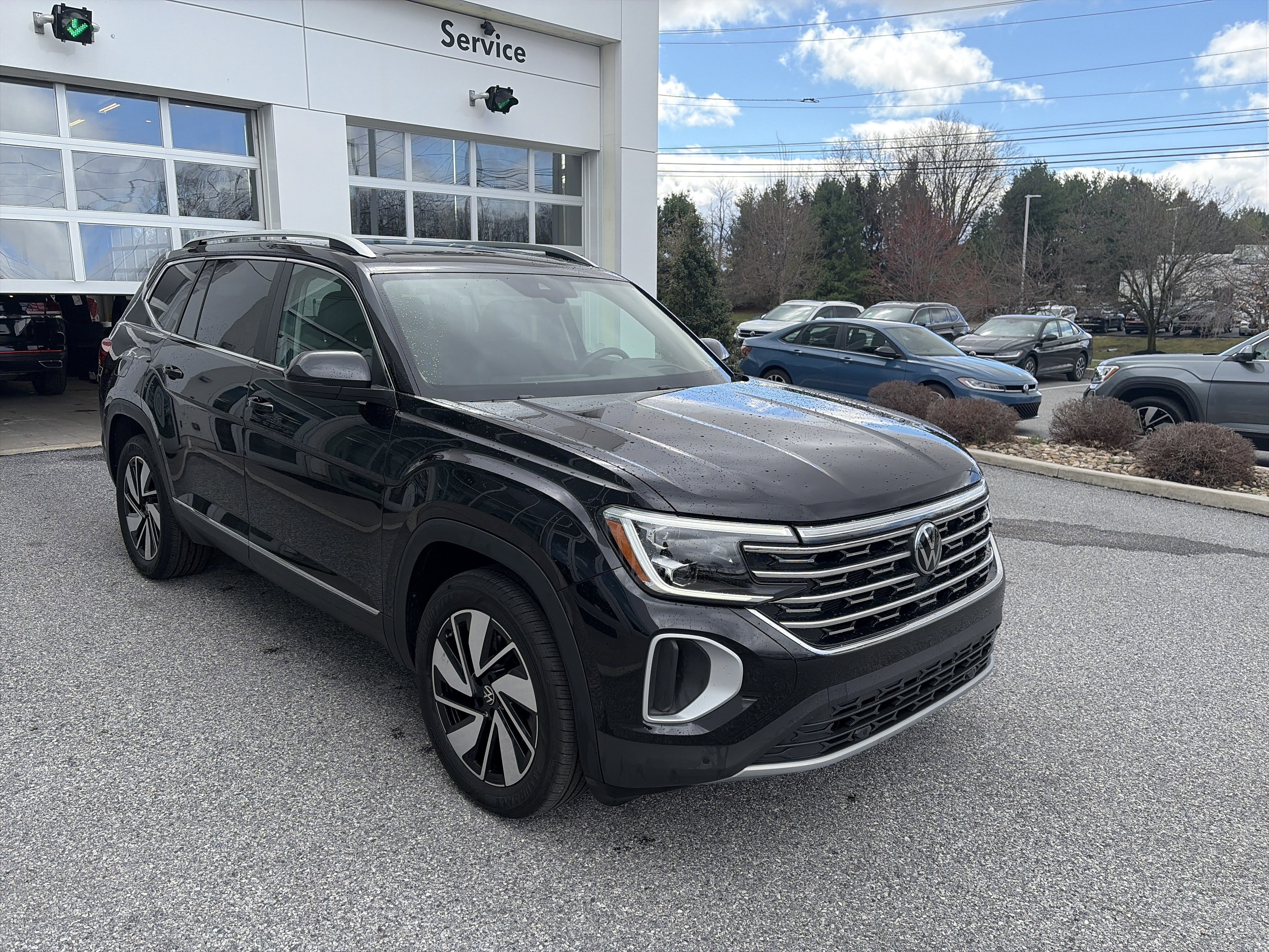 Used 2024 Volkswagen Atlas SEL image 3