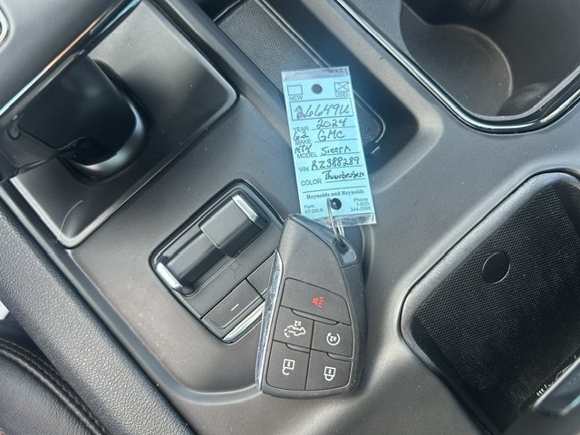 Used 2024 GMC Sierra 1500 AT4 w/ Technology Package AWD/4WD image 28