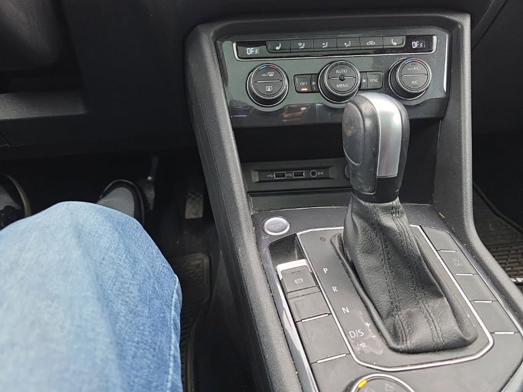 Used 2020 Volkswagen Tiguan SE w/ Panoramic Sunroof Package image 20