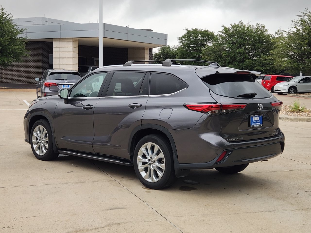 Used 2023 Toyota Highlander Limited AWD/4WD image 7