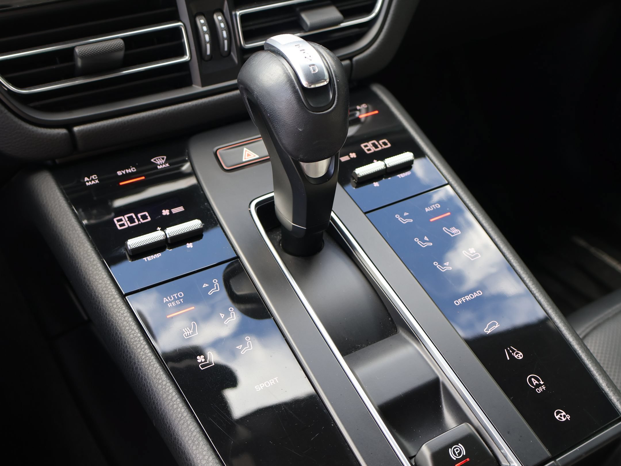 Used 2023 Porsche Macan AWD/4WD image 22