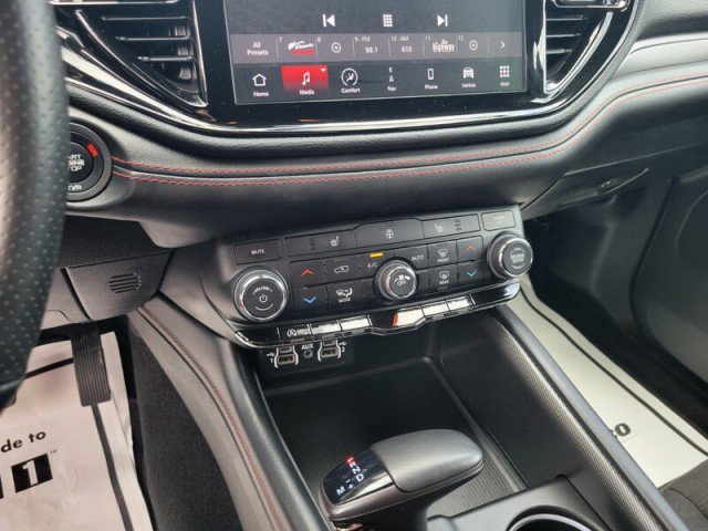 Used 2025 Dodge Durango GT RWD image 18