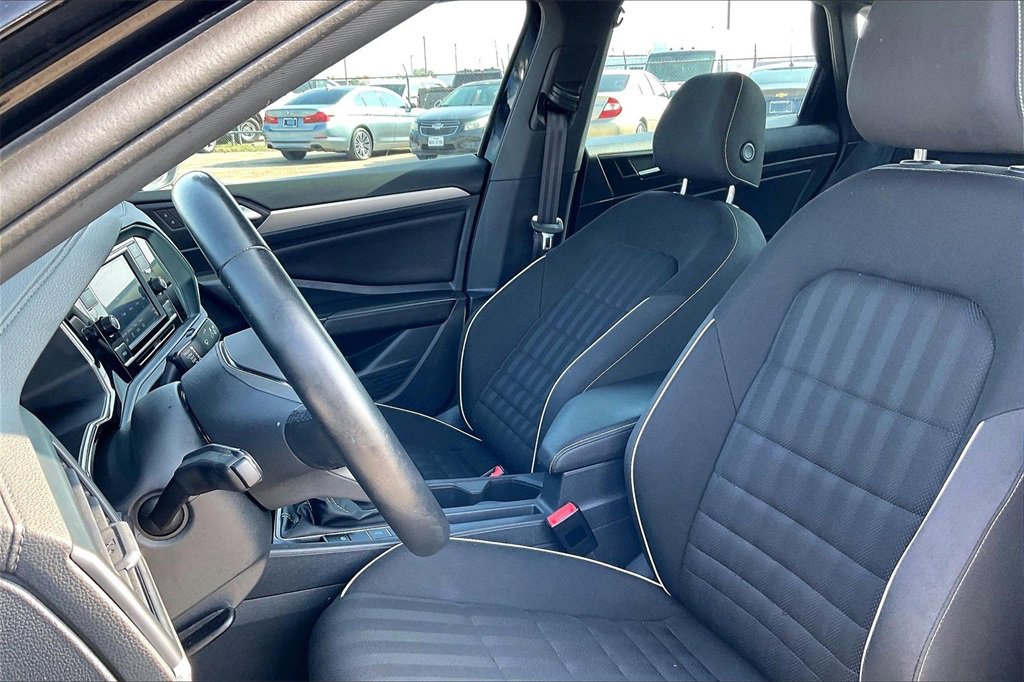 Used 2024 Volkswagen Jetta Sport image 18